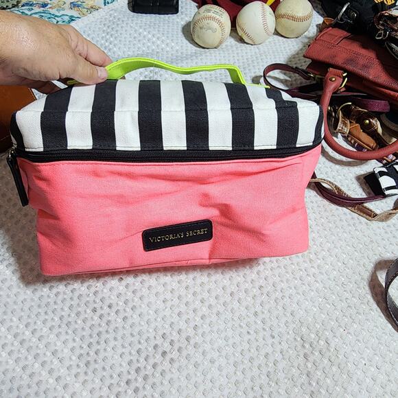 VICTORIA SECRETS NWT SECRET TRAVEL BAG - Picture 1 of 8